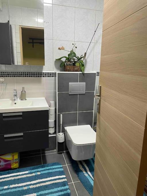 Superbe Appartement Dans Le Centre De Mons - Arivee Autonome Exterior foto